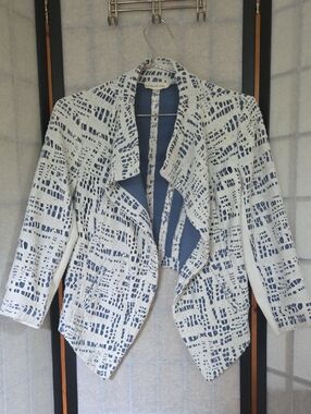 Open-Front Navy and Cream Patterned Draped Jacket